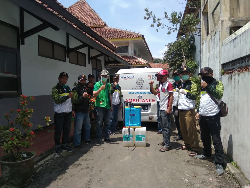 KEGIATAN PENCEGAHAN/PENYEMPROTAN DESINFECTAN DAN SOSIALISASI COVID - 19 KE SELURUH WARGA DESA CANGKU